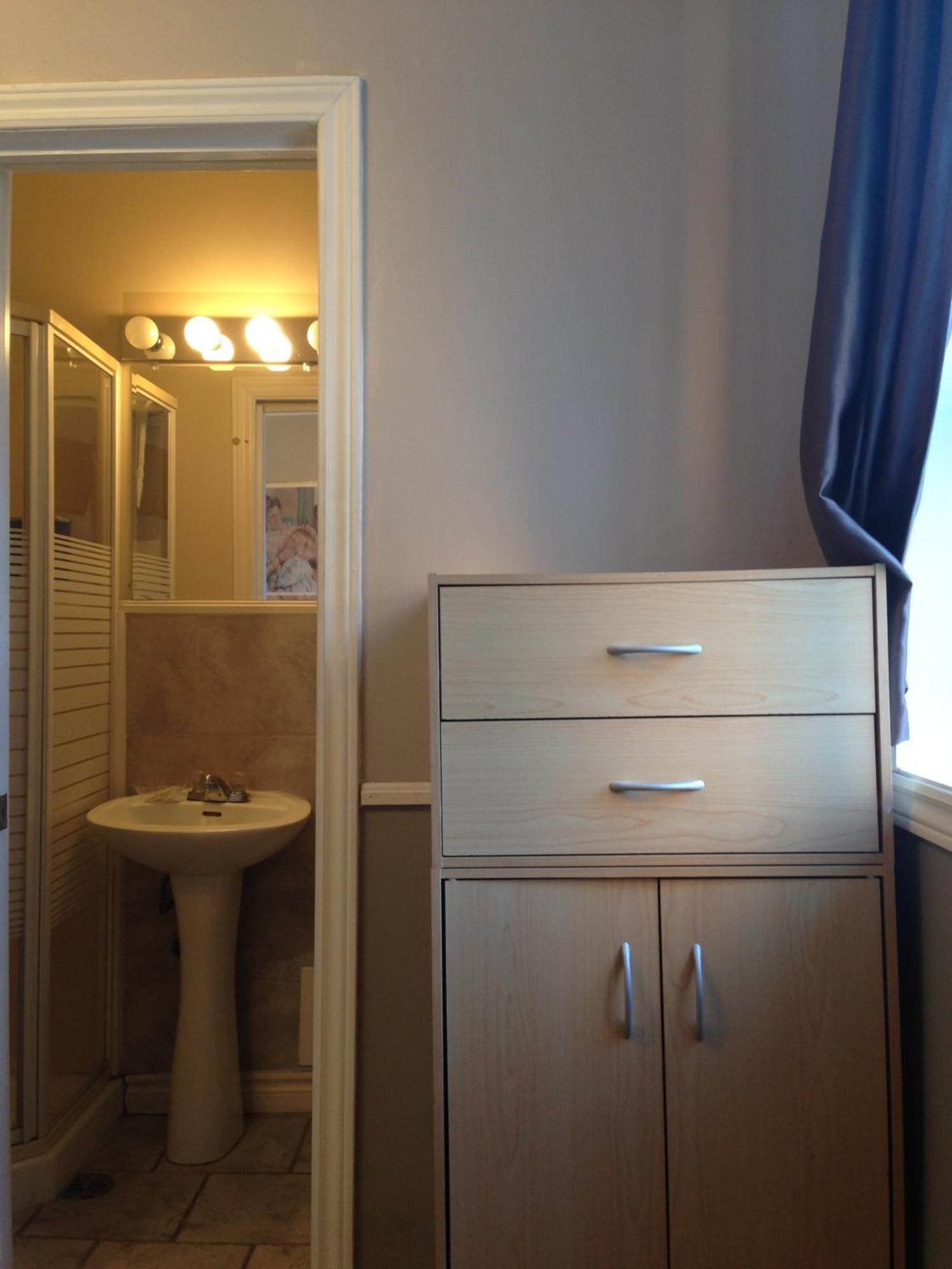 Single Room Single Bed Private Bathroom